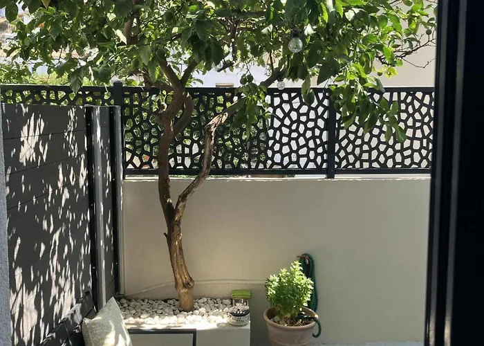 Wee Hoose Skiathos Town